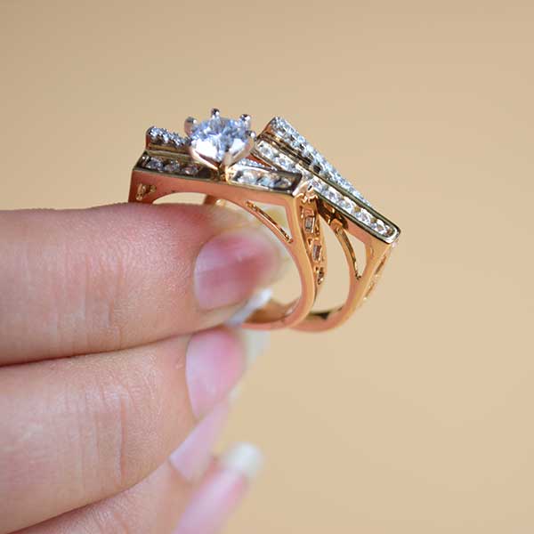 New Fashion Square Zircon Woman Ring | Gold Platted Classic Ring Guard (S 18)