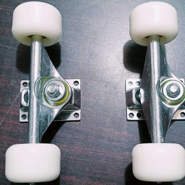 Professional Skateboard Truck With Wheels (19X8CM)