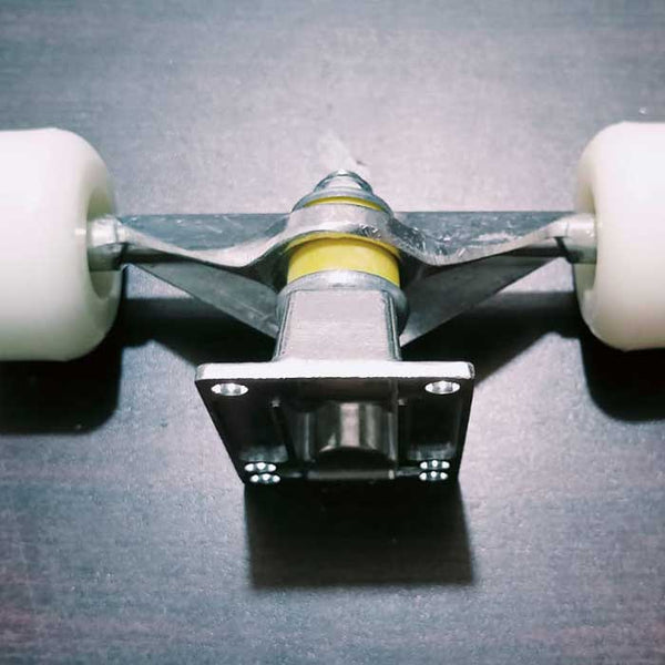 Professional Skateboard Truck With Wheels (19X8CM)