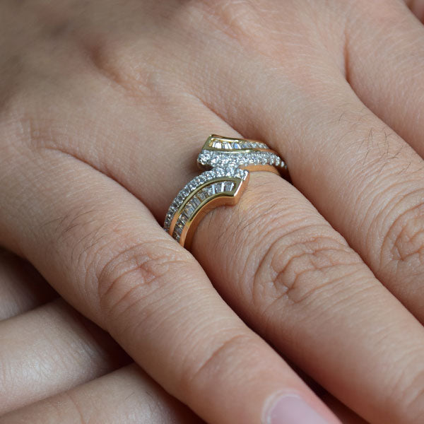 Round Brilliant Cut Wrap-Around Style Ring | Band in Yellow Gold (S 18)