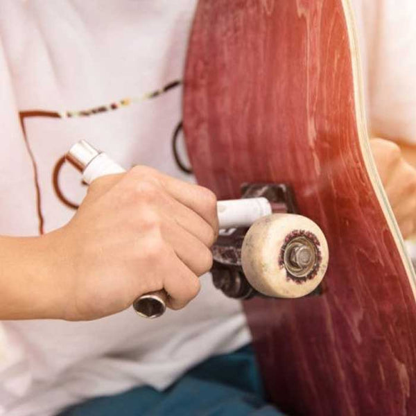 Professional Skateboard Truck With Wheels (19X8CM)